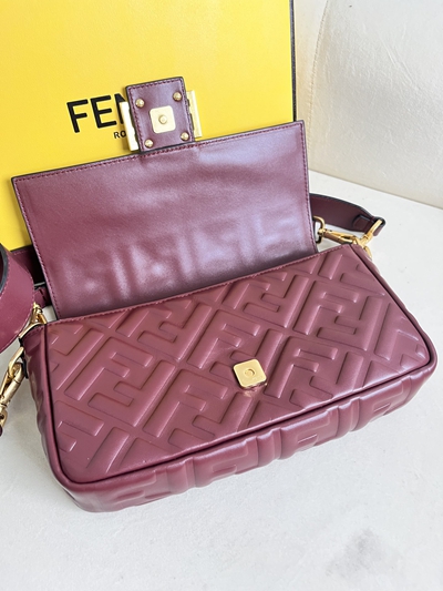 フェンディバッグ素材ディテール